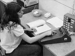 Über Reaktionstests unter untersuchtdie Studentin ihre „innere Uhr“.