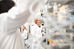 Ruth Ley, director at the Max Planck Institute for Biology Tübingen (middle).